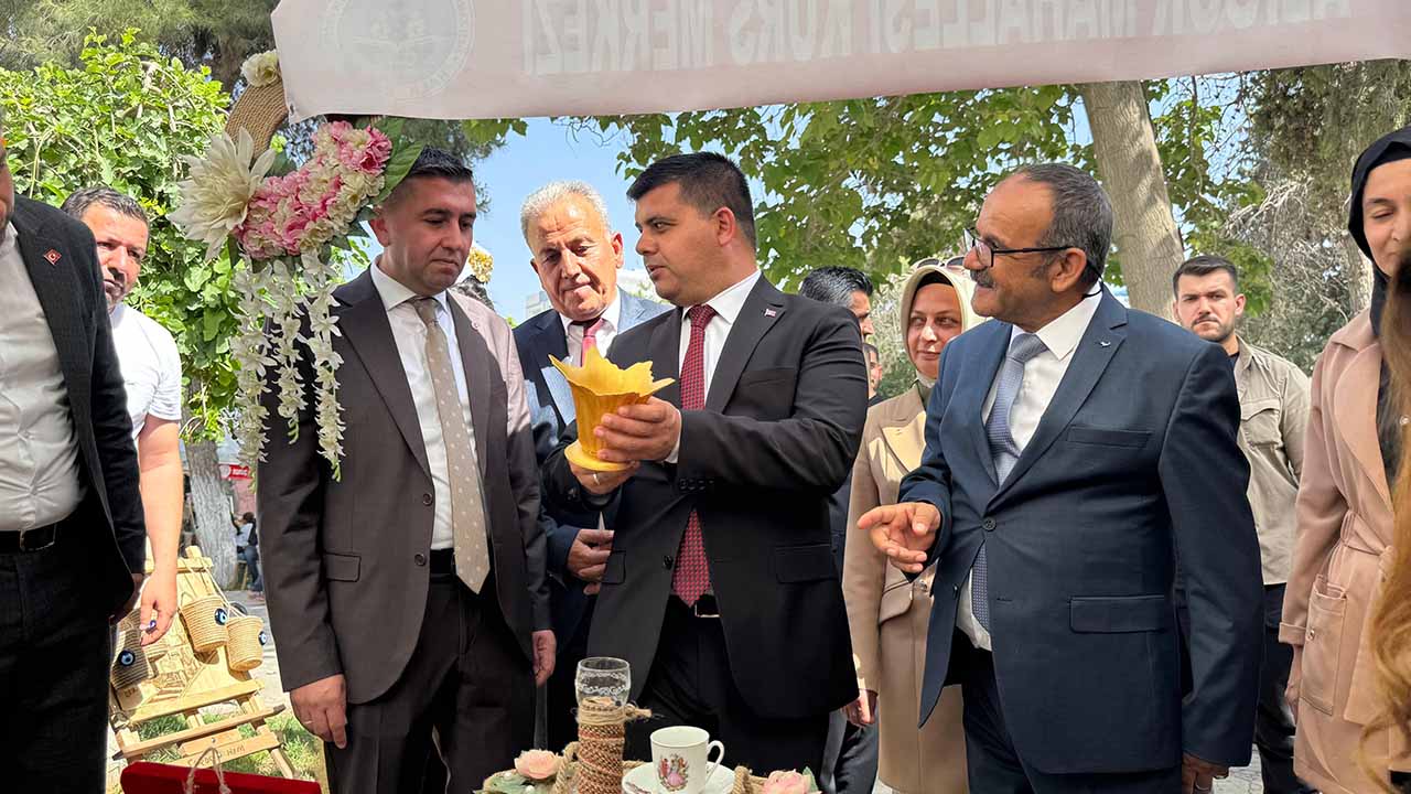 Şanlıurfa’da halk eğitim merkezi kursiyerlerinin yaptıkları ürünler sergilendi