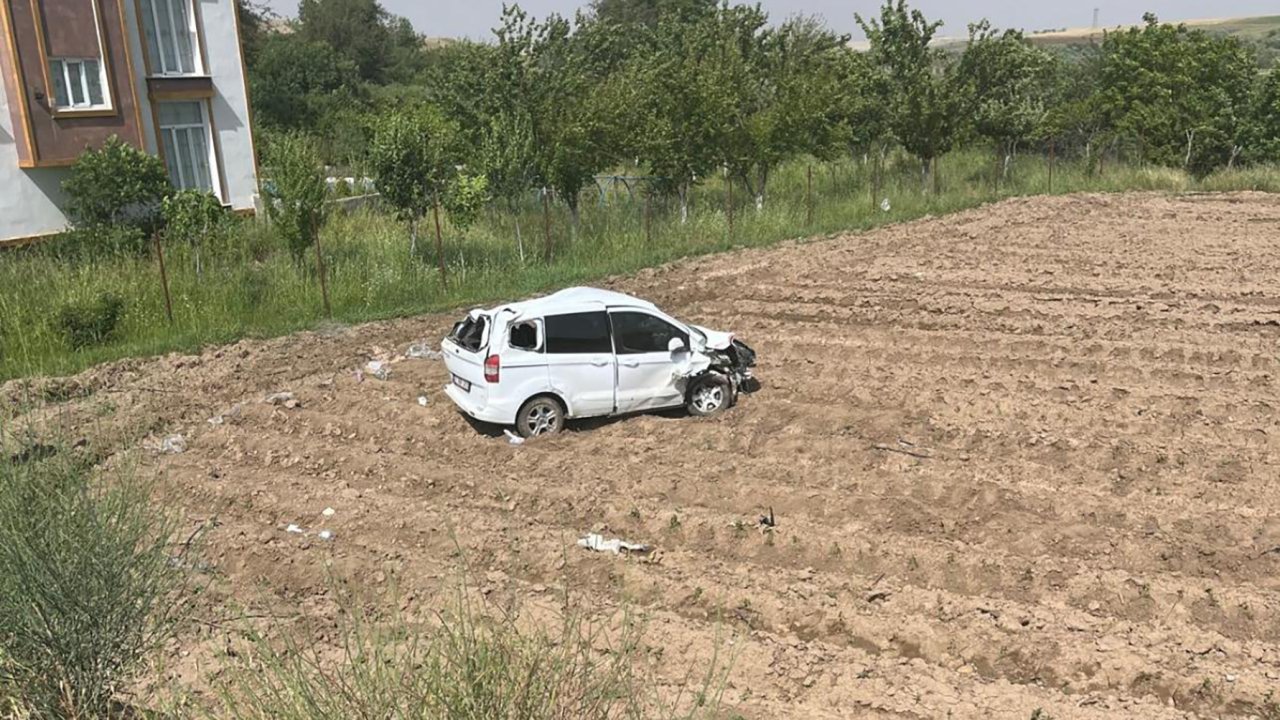 Batman'da devrilen araçtaki 1'i çocuk 2 kişi yaralandı