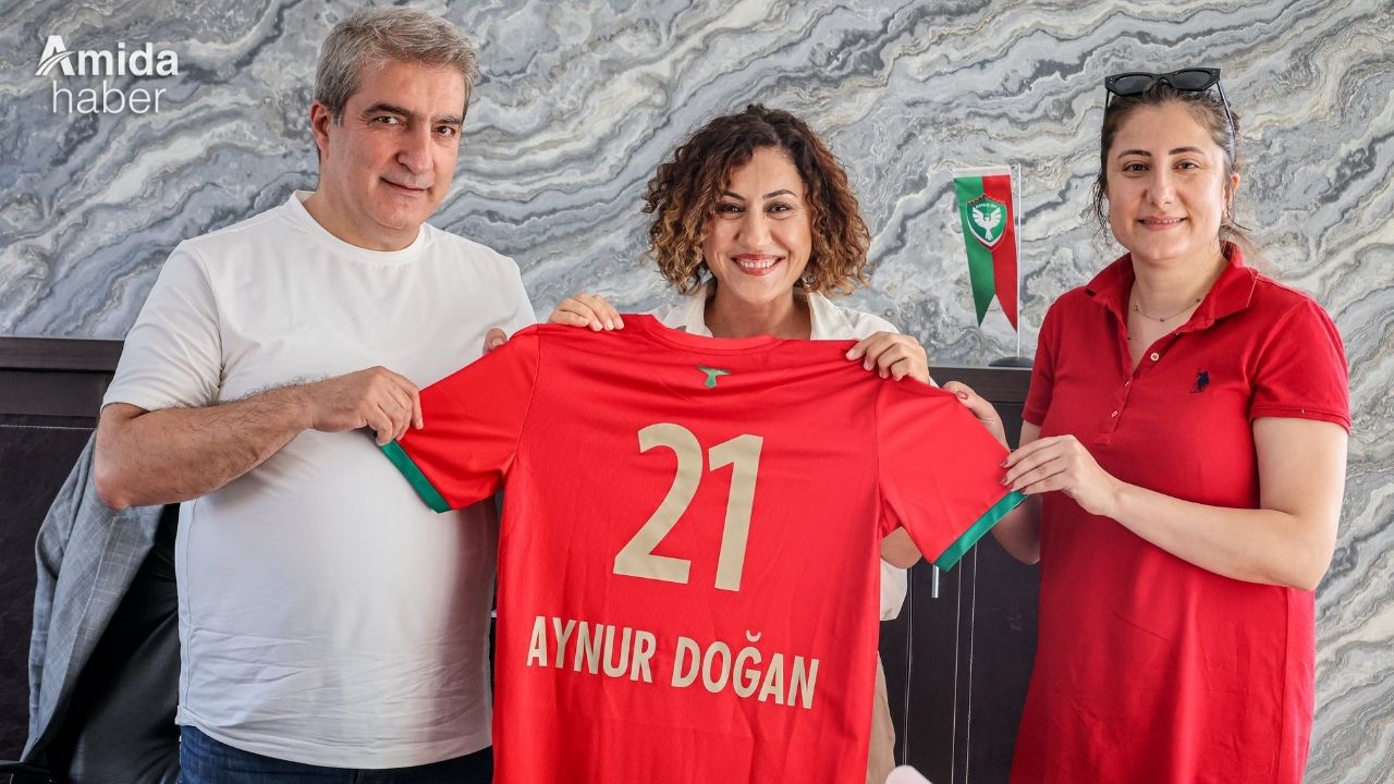 Aynur Doğan’dan Amedspor’a moral ziyareti