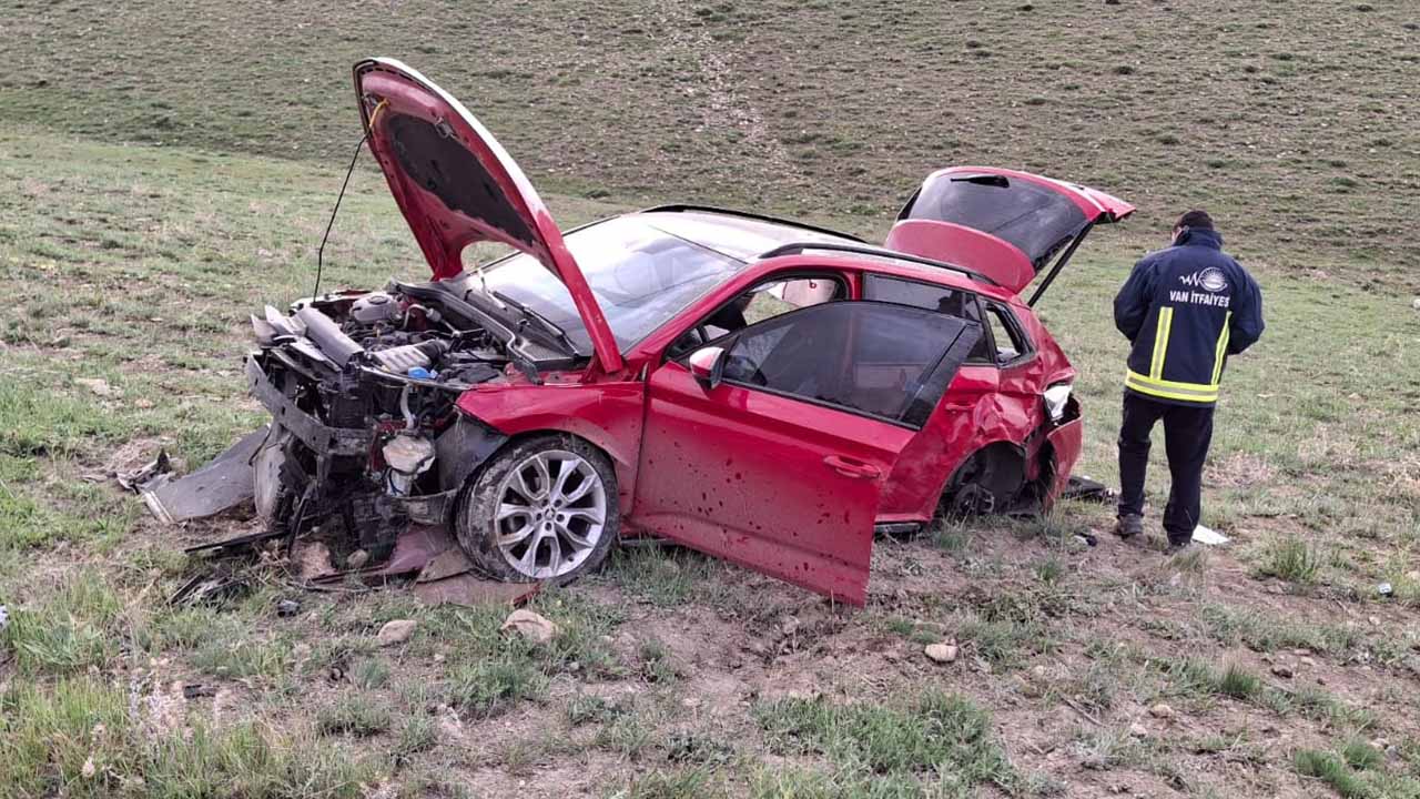 Van'da otomobil uçuruma yuvarlandı: 1 yaralı