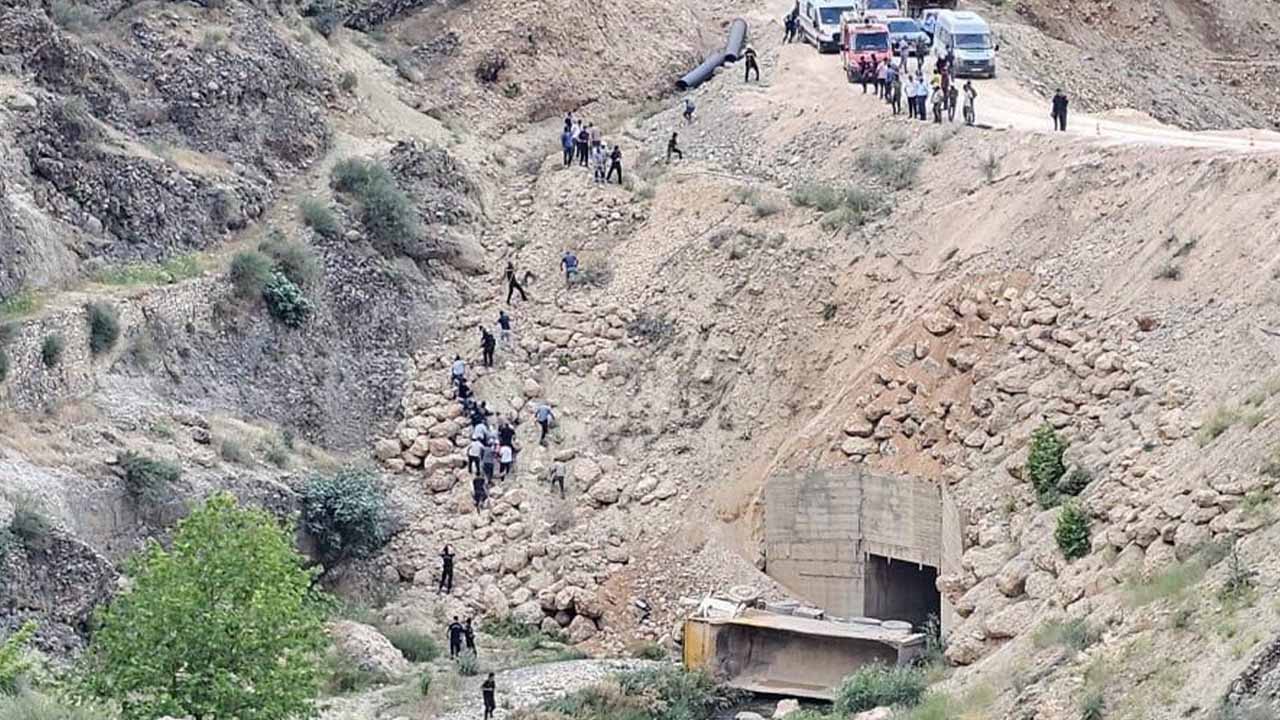 Adıyaman’da hafriyat kamyonu devrildi: 1 yaralı