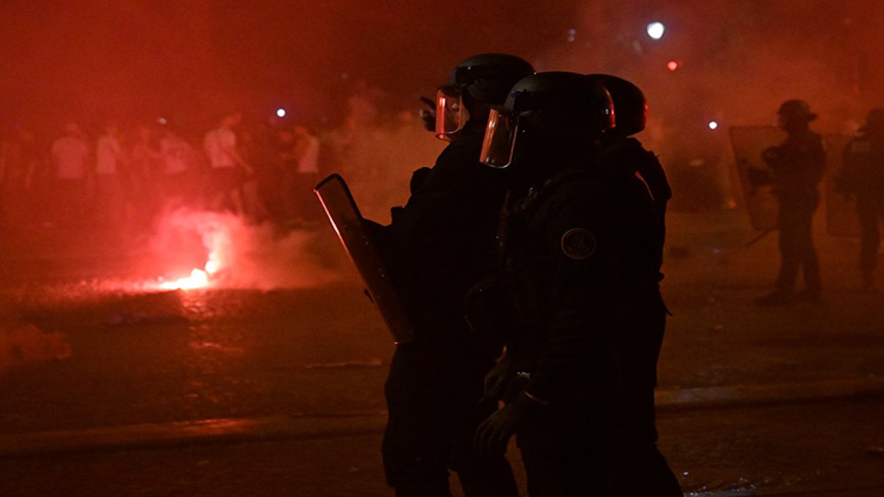 Fransa'da şampiyonlar ligi akşamının bilançosu: 2 ölü, 559 gözaltı