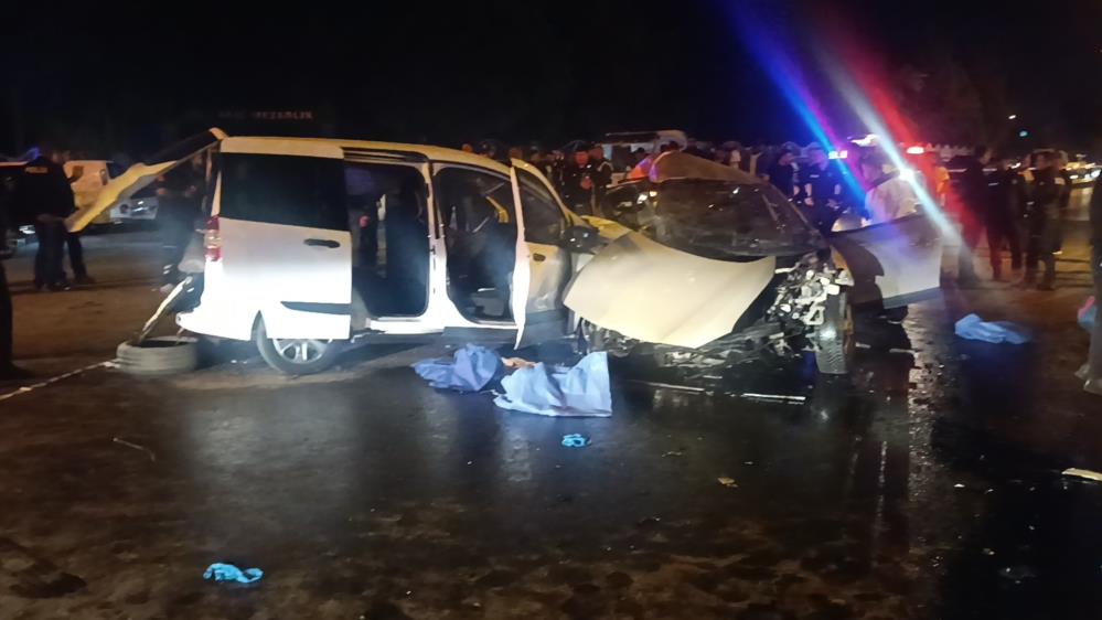 Gaziantep’te kafa kafaya çarpıştılar: 5 ölü, 2 yaralı