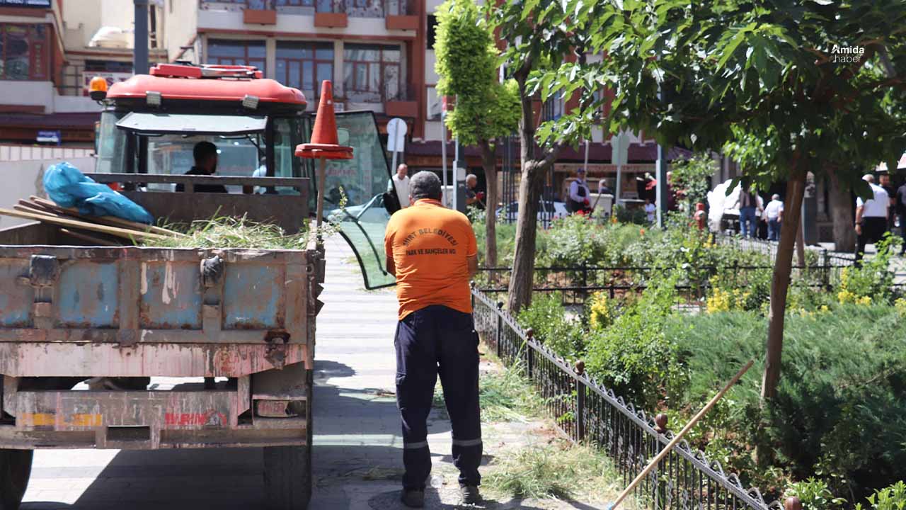 Siirt’te temizlik ve peyzaj çalışması