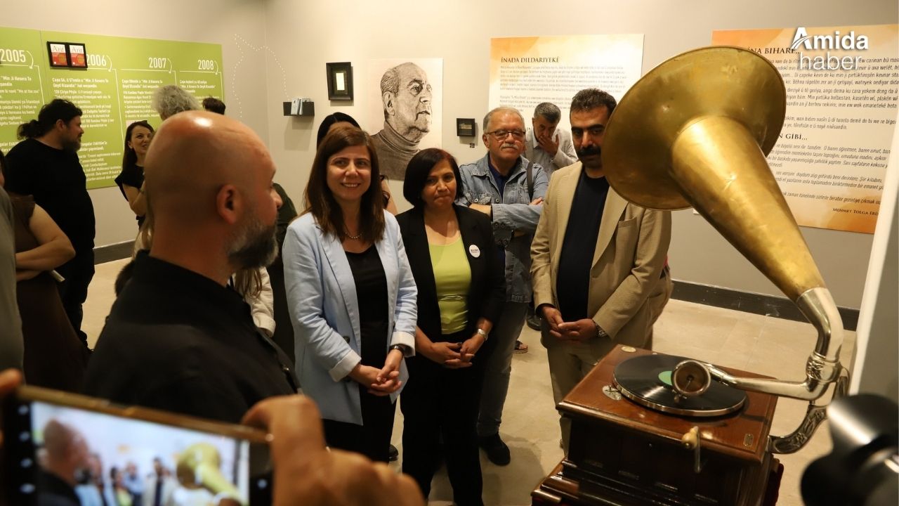 'Seni Baharmışsın Gibi' sergisi Diyarbakır’da açıldı