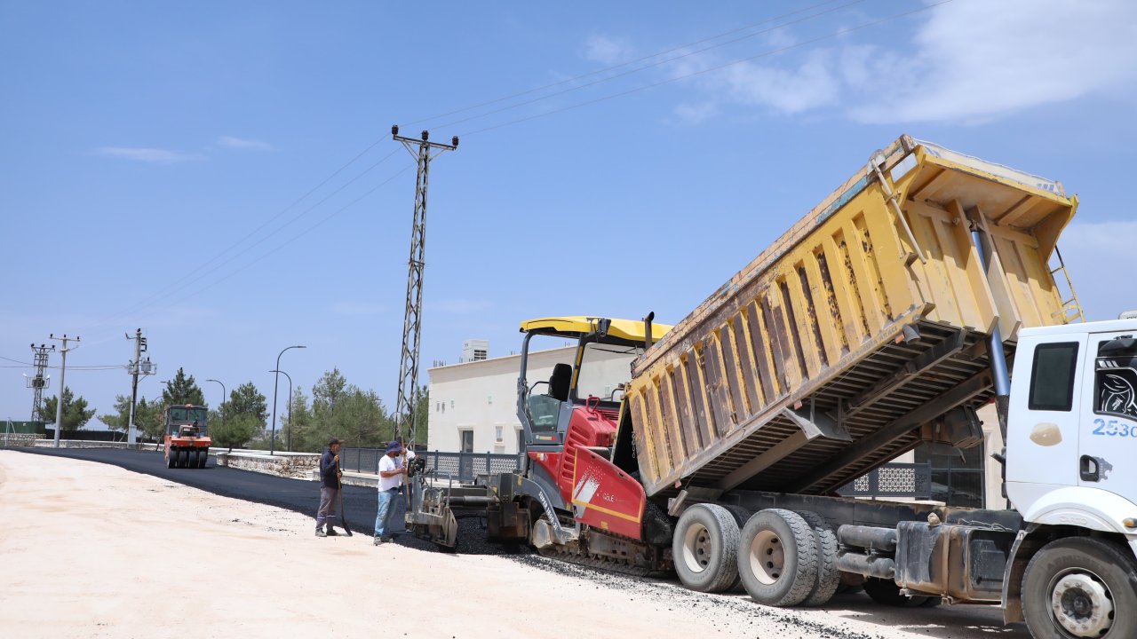 Mardin'de asfalt ve yol yenileme çalışmaları sürüyor