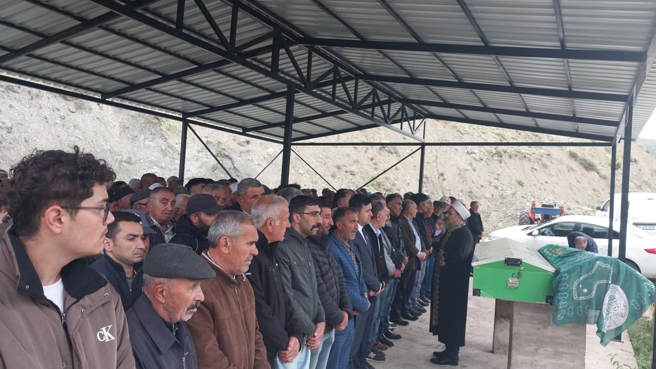 Traktör kazasında ölü bulunan çift son yolculuğuna uğurlandı