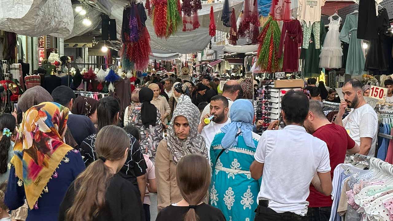 Diyarbakır’da bayram öncesi çarşı pazar doldu taştı