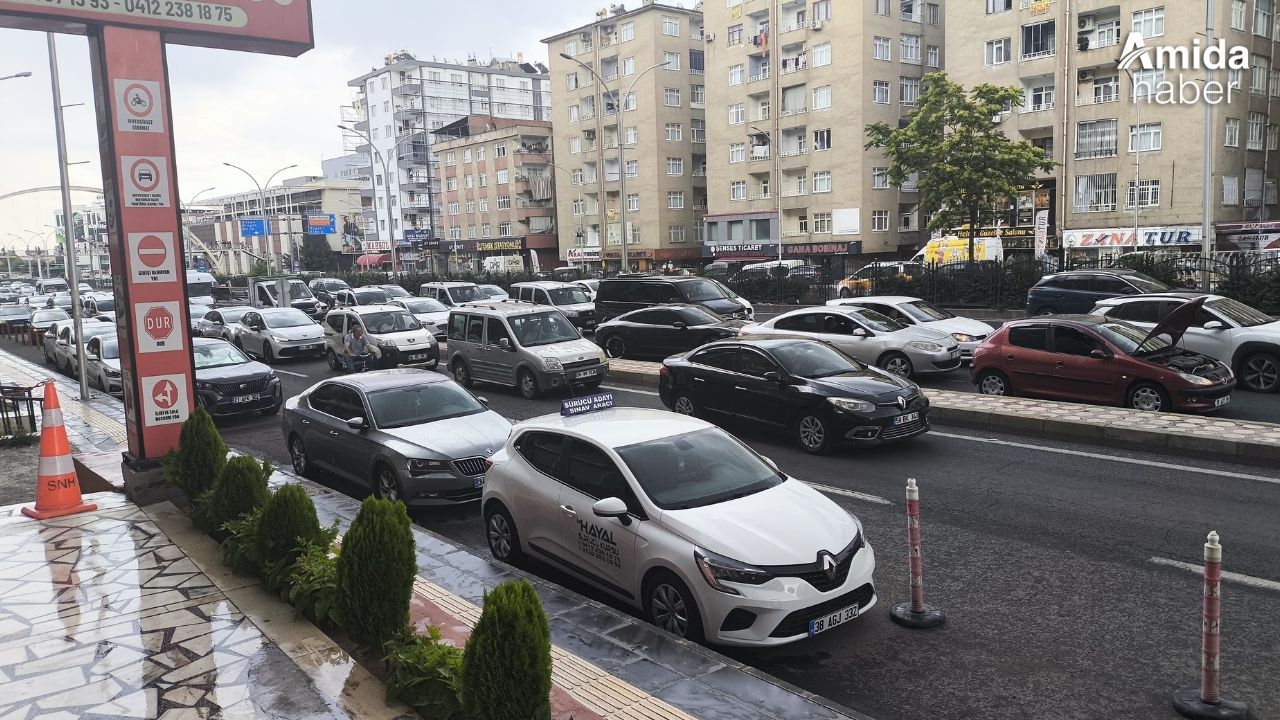 Diyarbakır’da bayram telaşı: Trafik kilitlendi