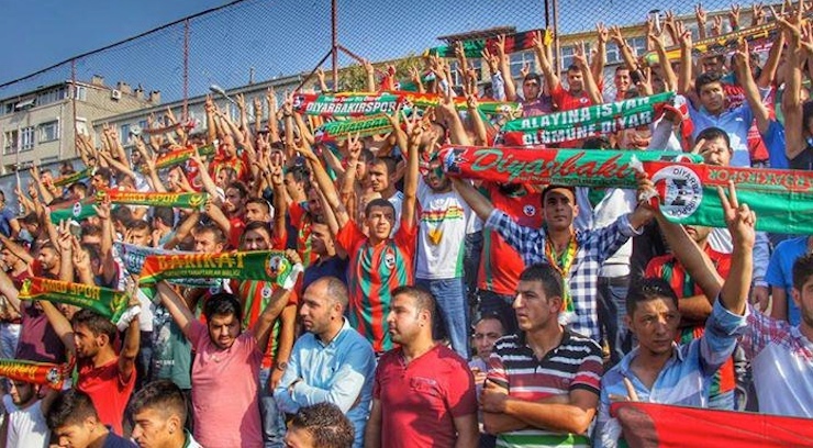 Amedspor Barikat grubu: Bizi alkışlamak yerine hedef gösteriyorlar