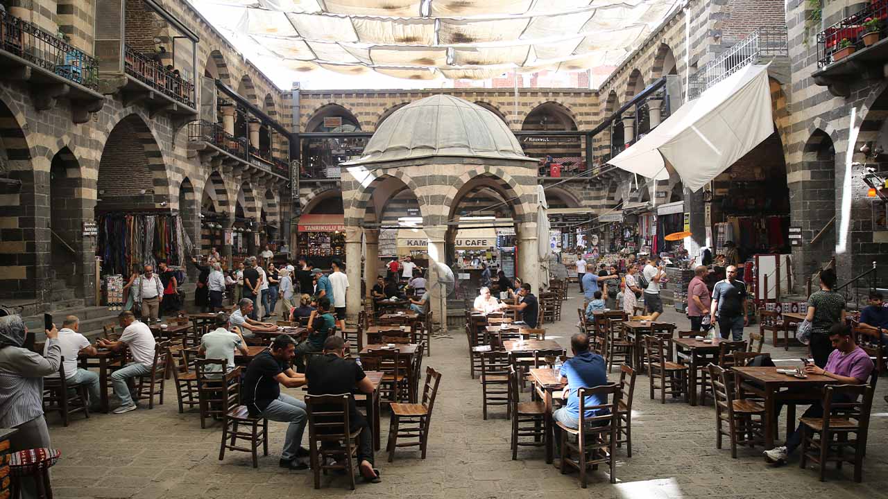 Diyarbakır bayrama hazır: Paris’e hoşgeldiniz!