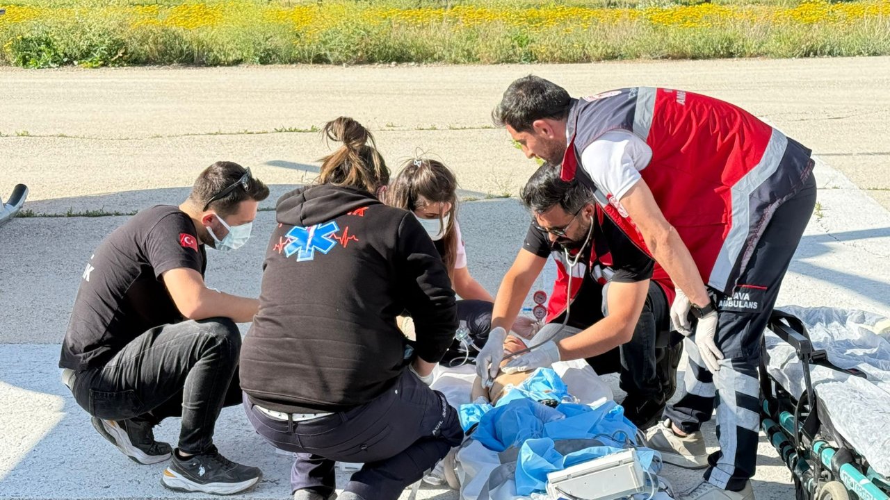 Ağrı'da nöbet geçiren 4 yaşındaki çocuk için ambulans helikopter havalandı