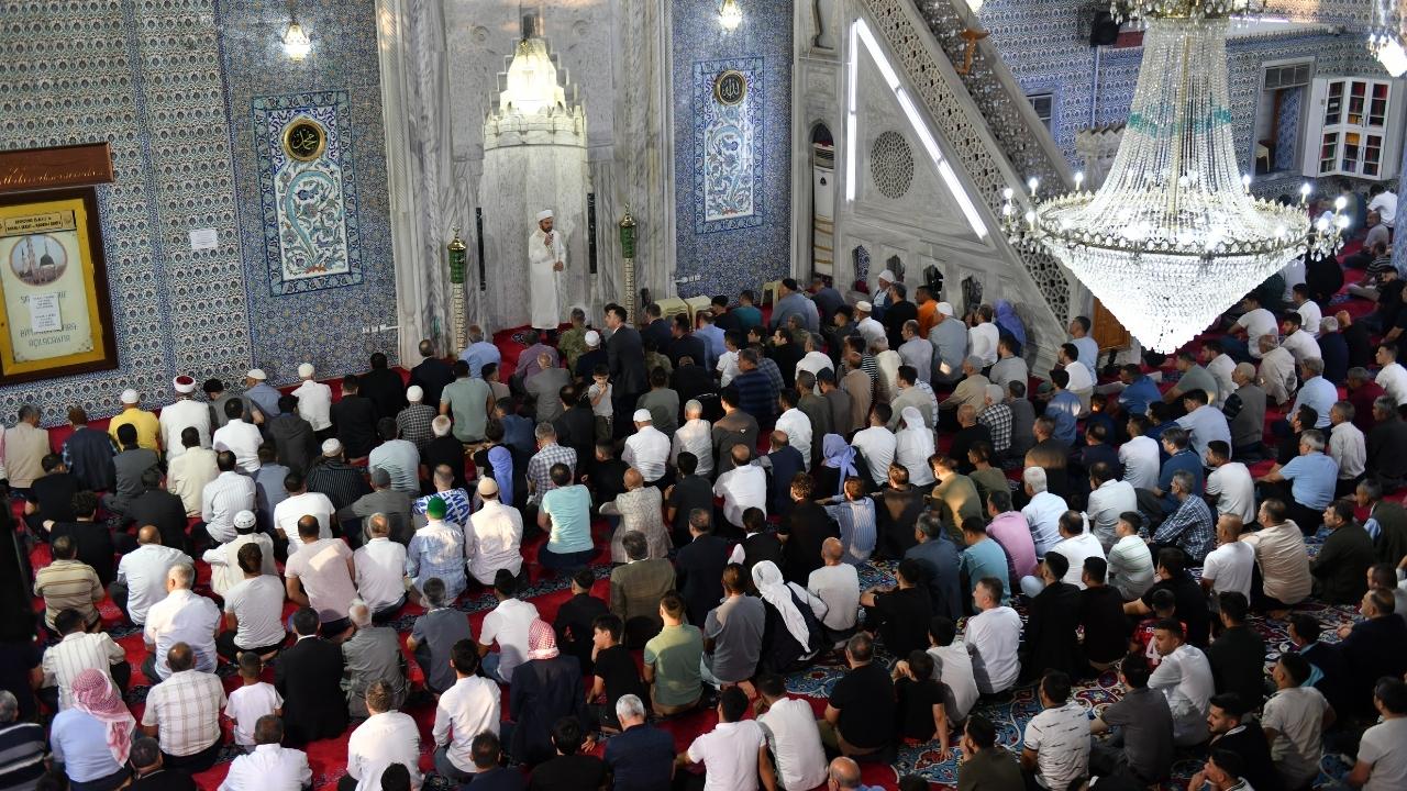 Şanlıurfa'da bayram namazı coşkusu