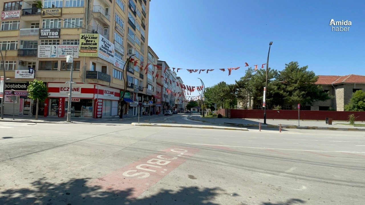 Elazığ'da bayram nedeniyle cadde ve sokaklar boş kaldı