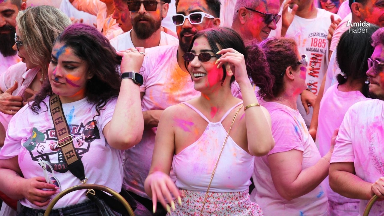 İranlı turistler Van'da doyasıya eğlendi