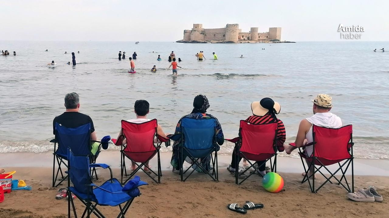 Bayram tatilinde Kızkalesi'ne yoğun ilgi