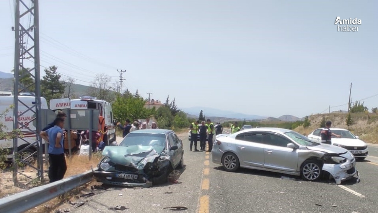 Elazığ’da iki otomobil çarpıştı: 5 yaralı