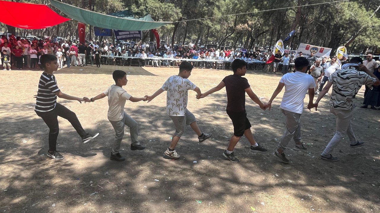 Erzurumlular İzmir'deki piknik şöleninde bir araya geldi