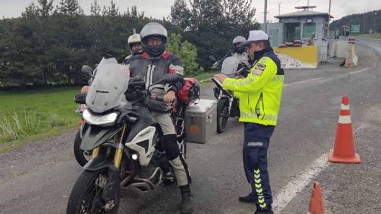 Ardahan'da motosiklet sürücülerine denetim