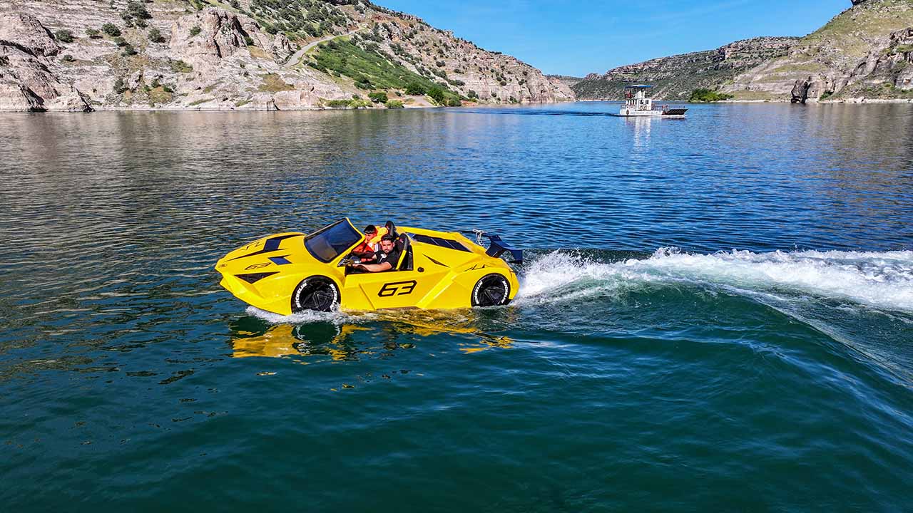 Diyarbakır Dicle Baraj Gölü'nde ‘Lamborghini’ keyfi