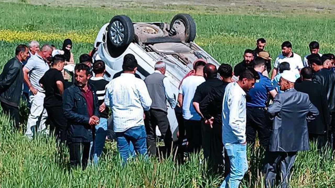 Muş'ta hafif ticari araç takla attı: 3 kişi yaralandı