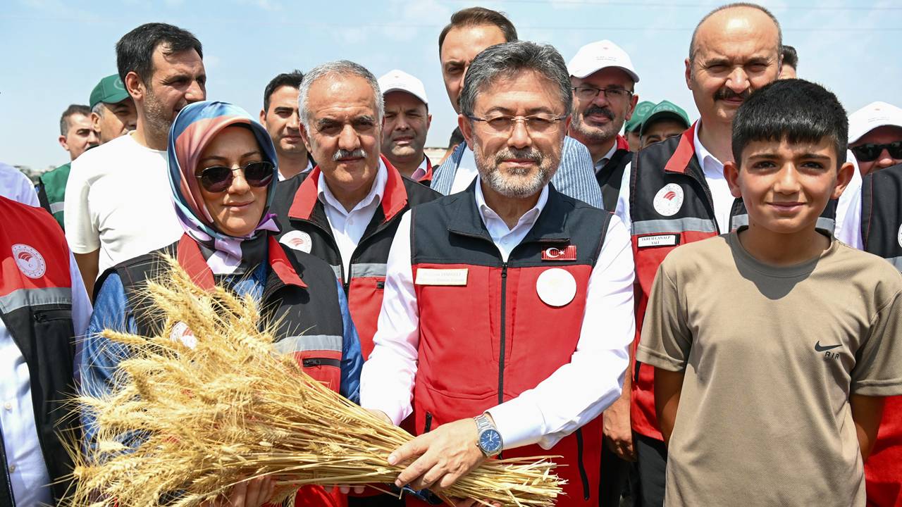 Bakan Yumaklı Batman’da çiftçilere müjdeyi verdi