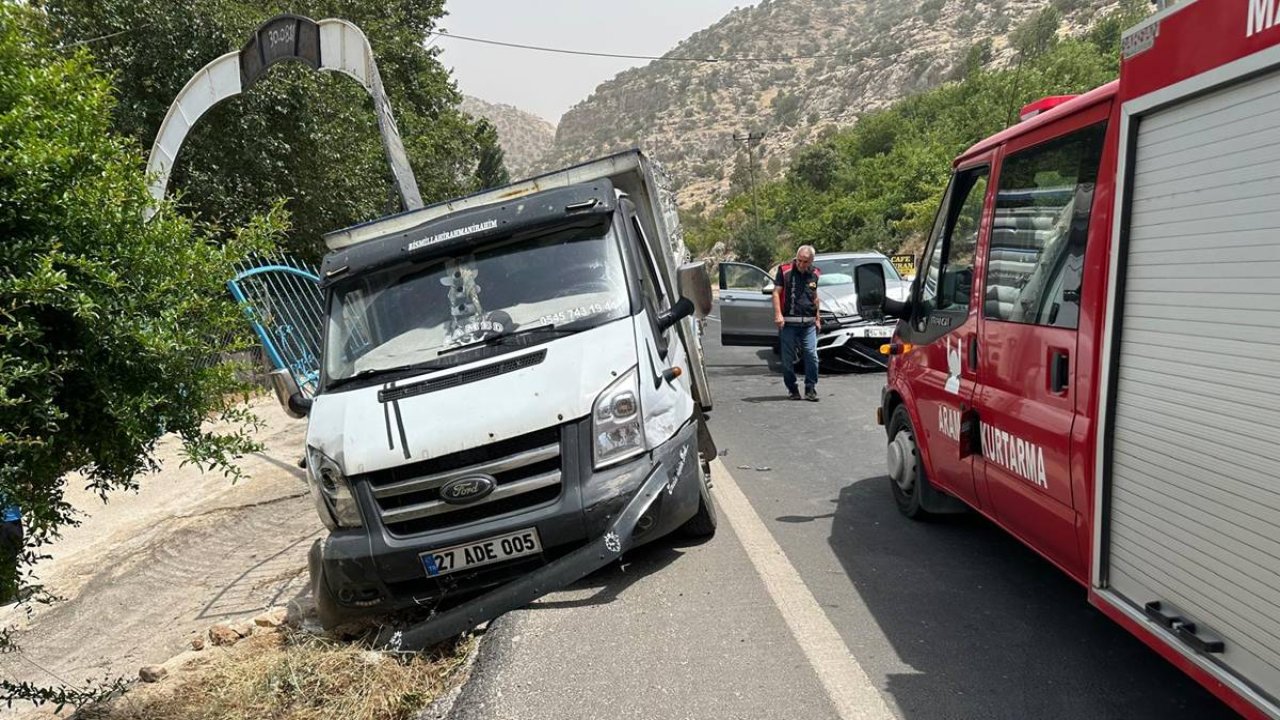 Mardin’de araçlar çarpıştı: 3’ü çocuk 6 yaralı