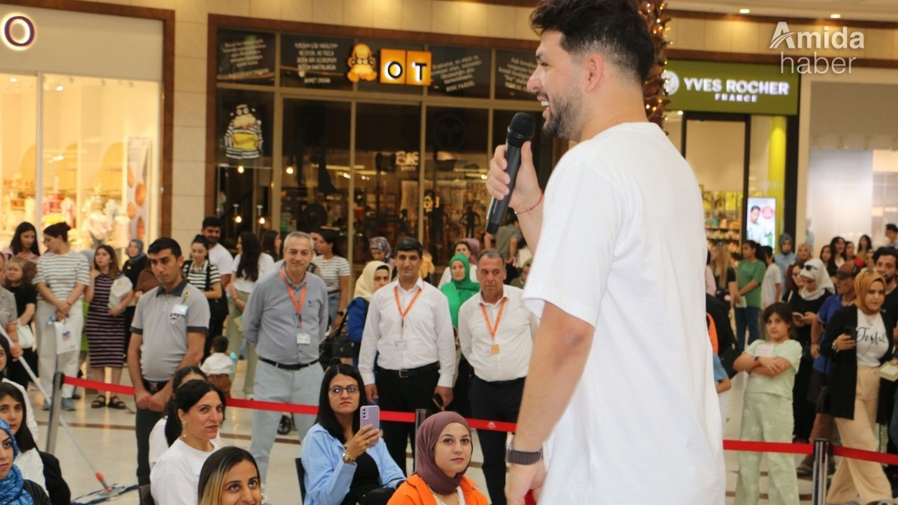 Ünlü yazar Diyarbakır’da ilgiyle karşılandı