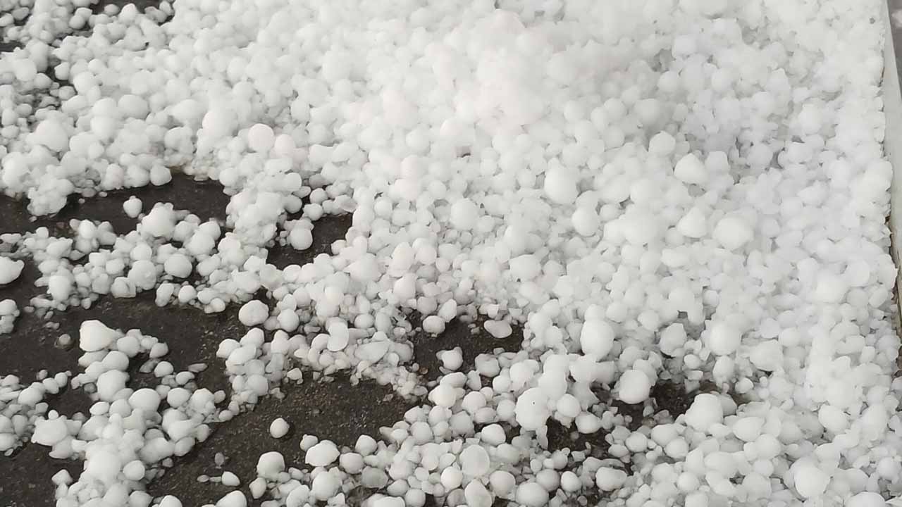 Ardahan’da yağan dolu maddi zarara neden oldu