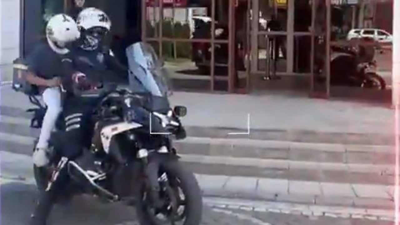 Bingöl’de sınava geç kalan öğrencileri okula polisler yetiştirdi