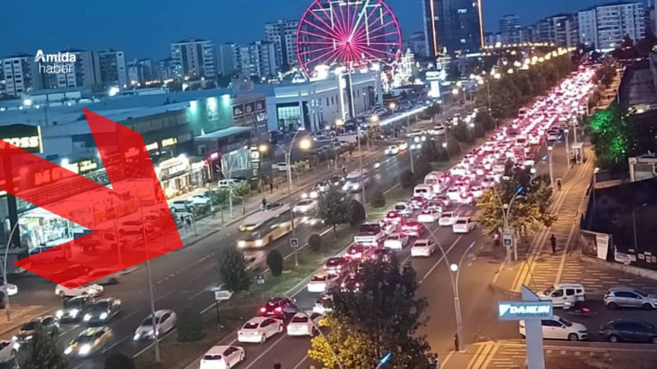 Diyarbakır’ın göbeğinde trafik keşmekeşi