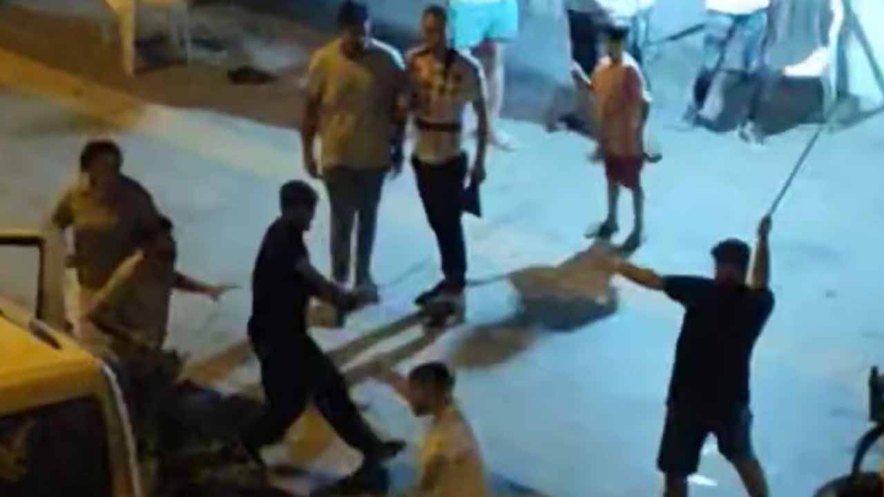 Mardin'de iki grup arasında taşlı, sopalı kavga