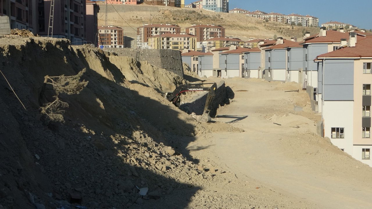 Malatya'da panik: Şantiye alanında top mermisi bulundu