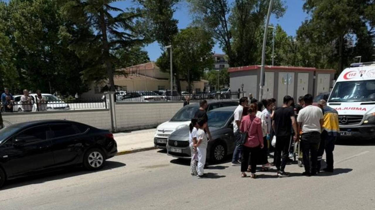 Elazığ’da otomobil karşıya geçen yayaya çarptı