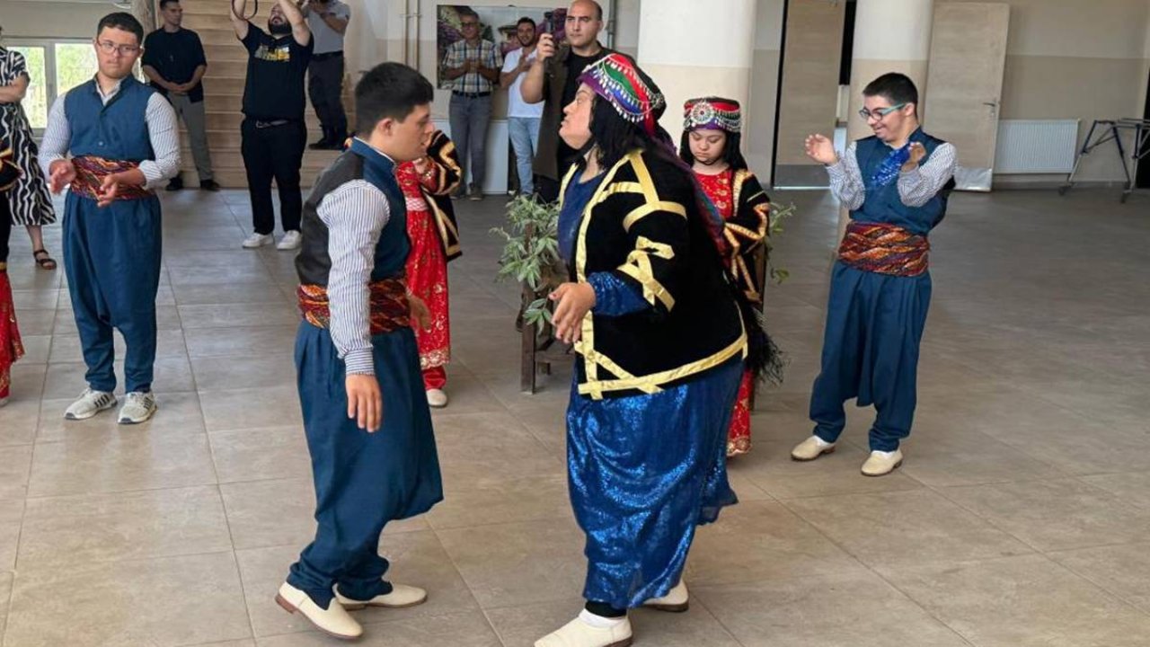 Diyarbakır’da özel çocuklar karnelerini törenle aldı