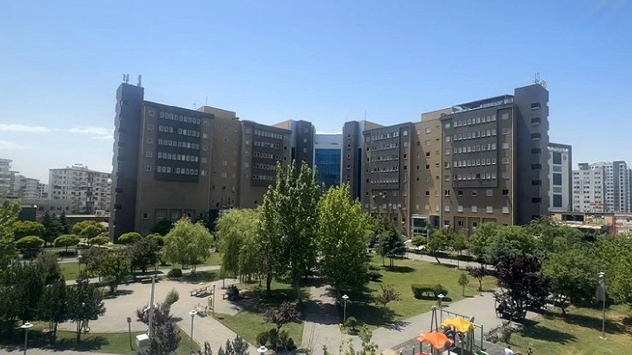 Diyarbakır’da hastanenin otoparkında yangın!