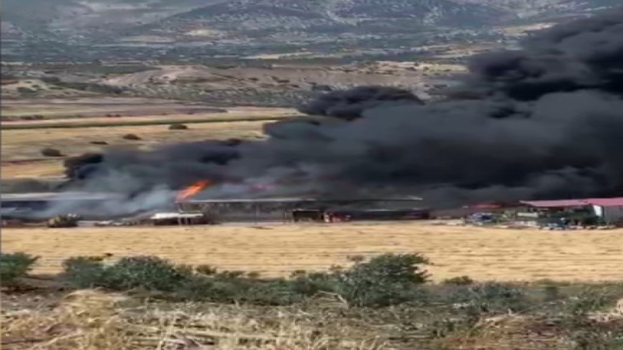 Depo yangını Kahramanmaraş'ı dumanlara boğdu