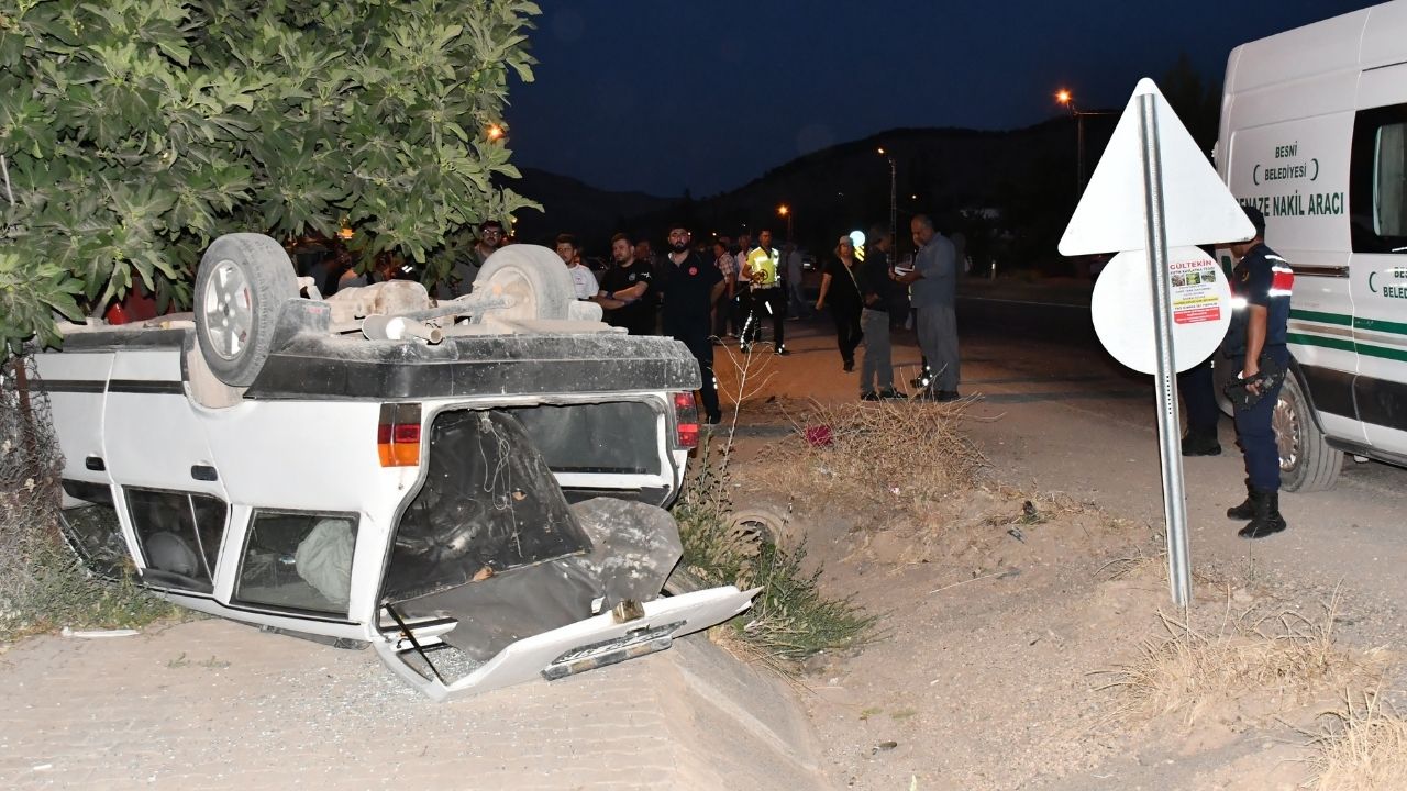 Adıyaman'da feci kaza: Hafif ticari araç devrildi, sürücü öldü