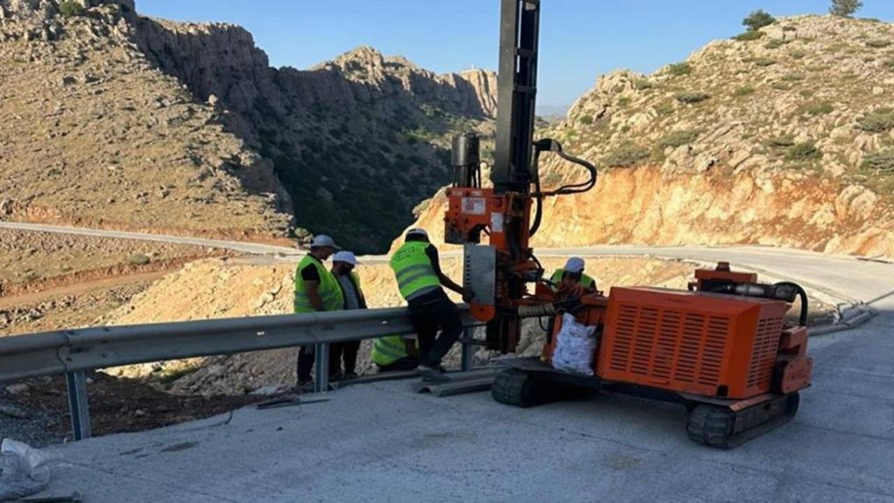Şırnak’ta 38 kilometrelik yolda oto korkuluk