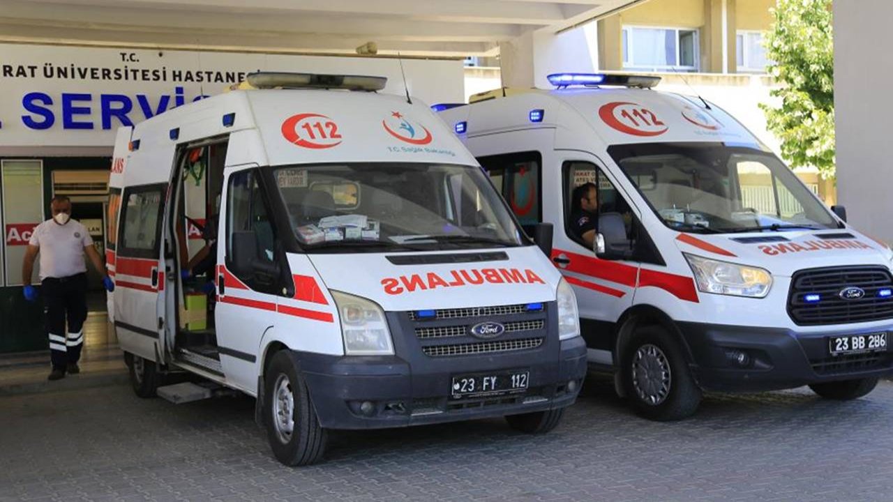 Elazığ’da motosiklet istinat duvarına çarptı: 2 yaralı