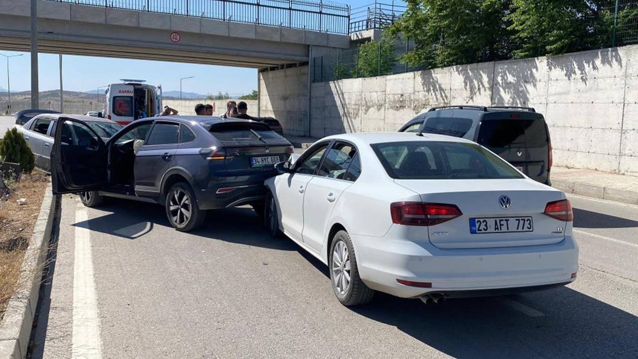 Elazığ’da zincirleme kaza: 1’i çocuk 3 yaralı