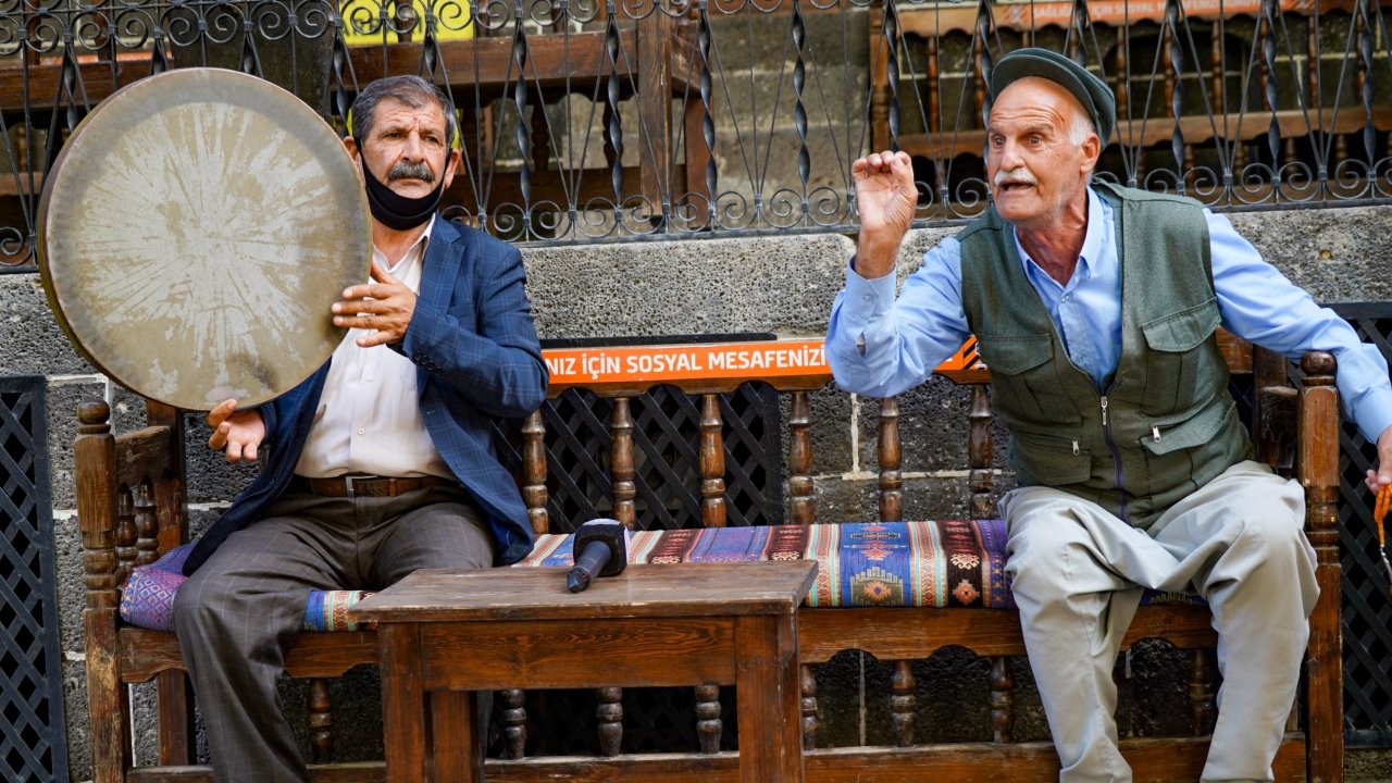 Diyarbakır’da ‘Dengbej Evi’nde Dengapella rüzgarı