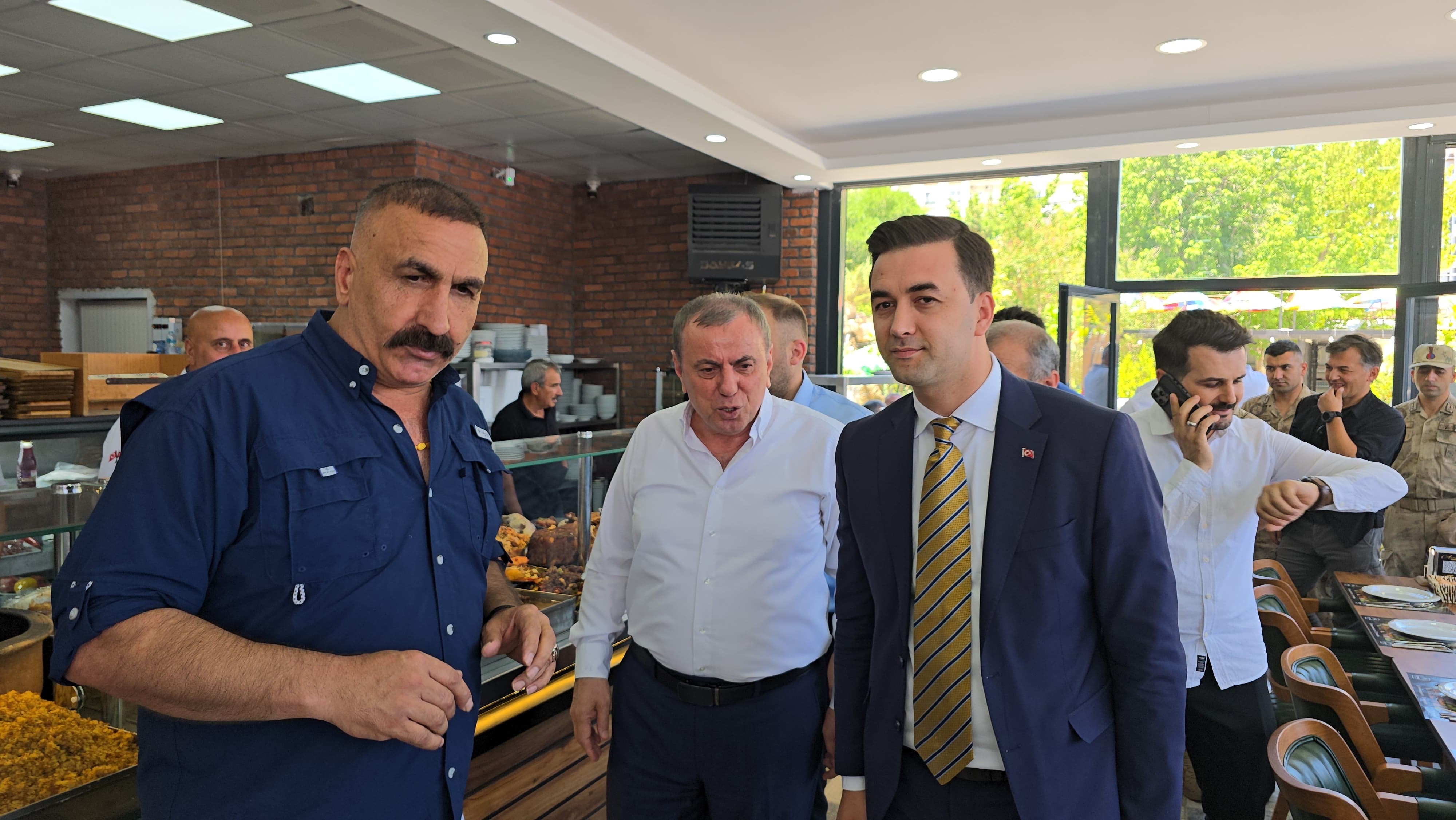 Mardin'de lezzet şöleni: 47 metrelik dev kebap pişirildi