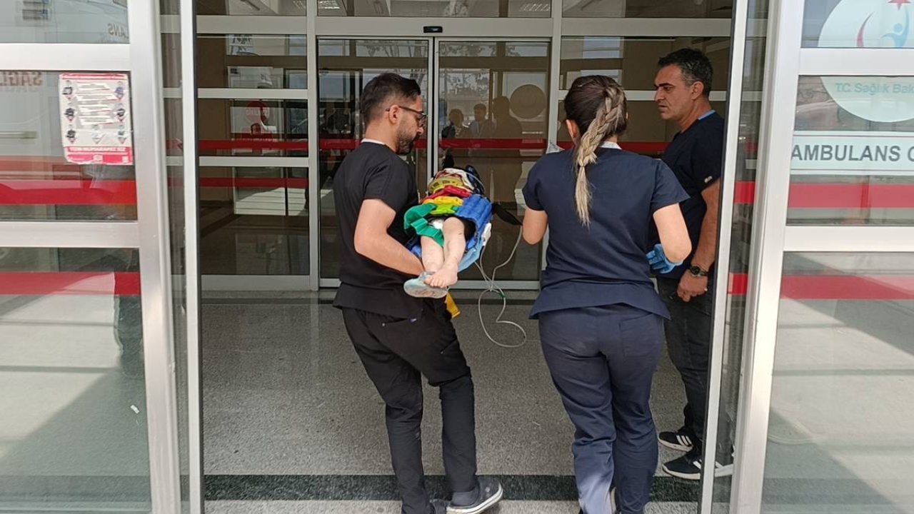 Adıyaman’da minibüs devrildi: 4’ü çocuk 5 yaralı