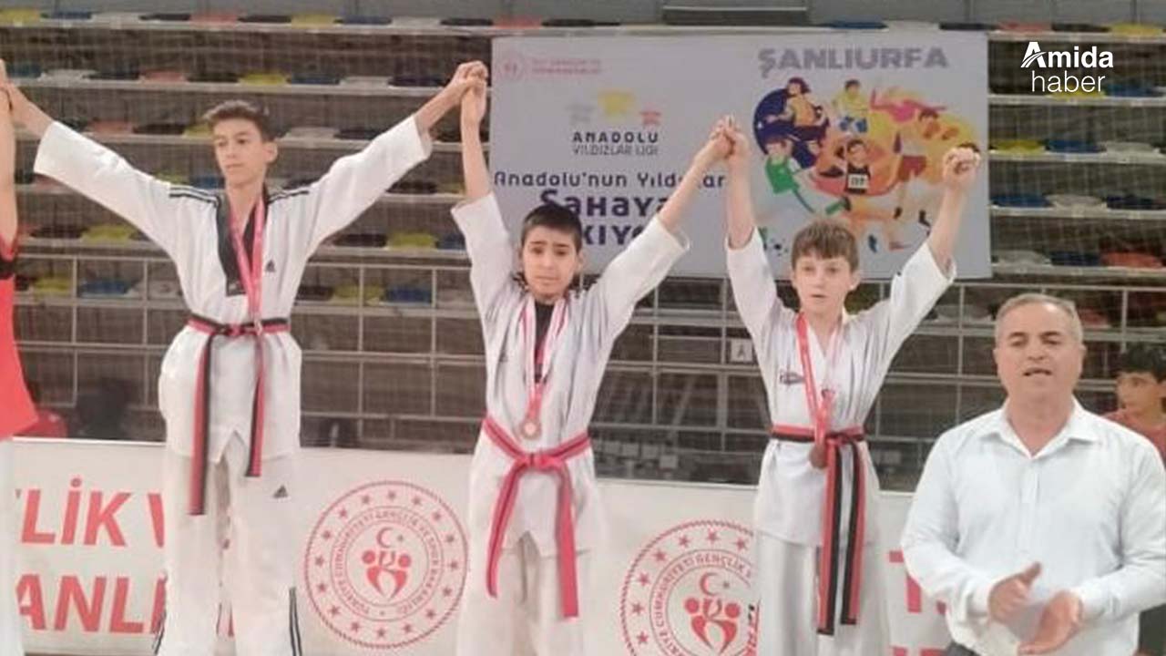 Elazığ erkek takımı taekwondoda şampiyonluğa ulaştı