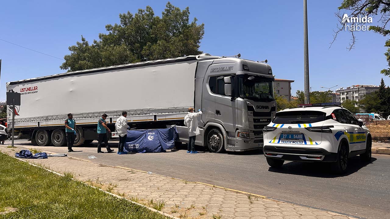 Gaziantep'te tırın çarptığı motosikletteki 2 kişi yaşamını yitirdi