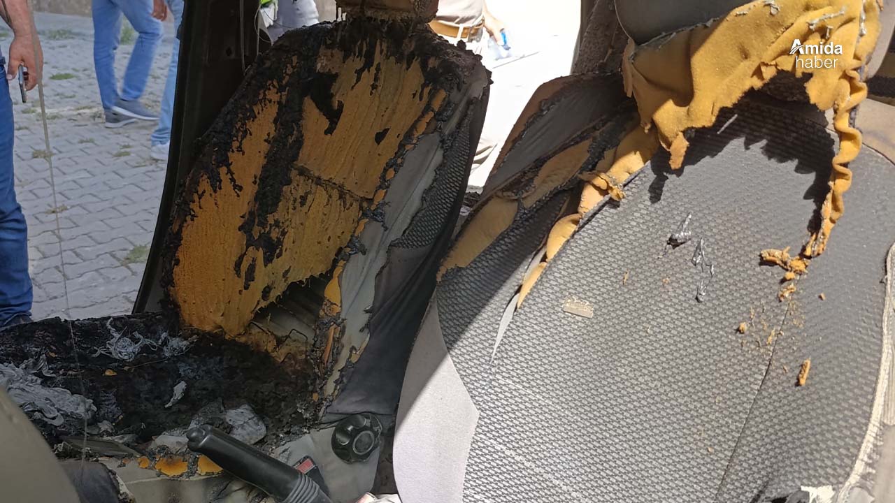 Adıyaman’da araçta unutulan cep telefonu patladı, otomobil alev aldı