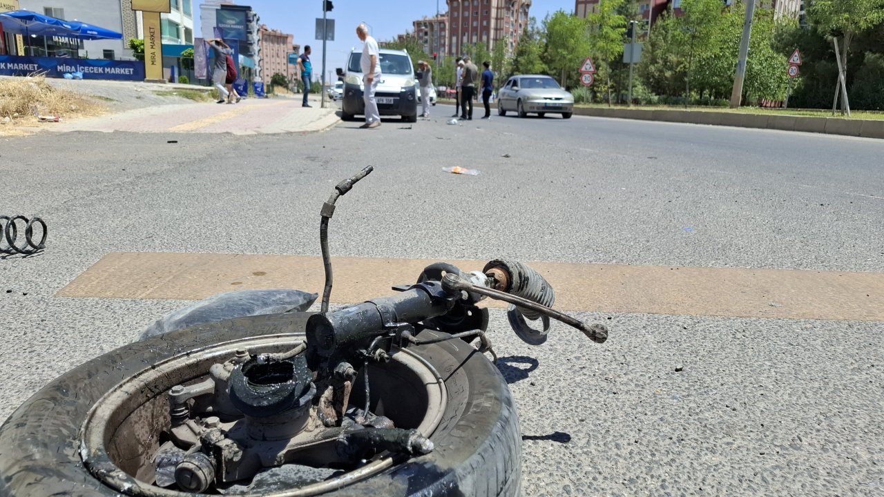 Park halindeki araçlara çarptı: Diyarbakır'da kaza