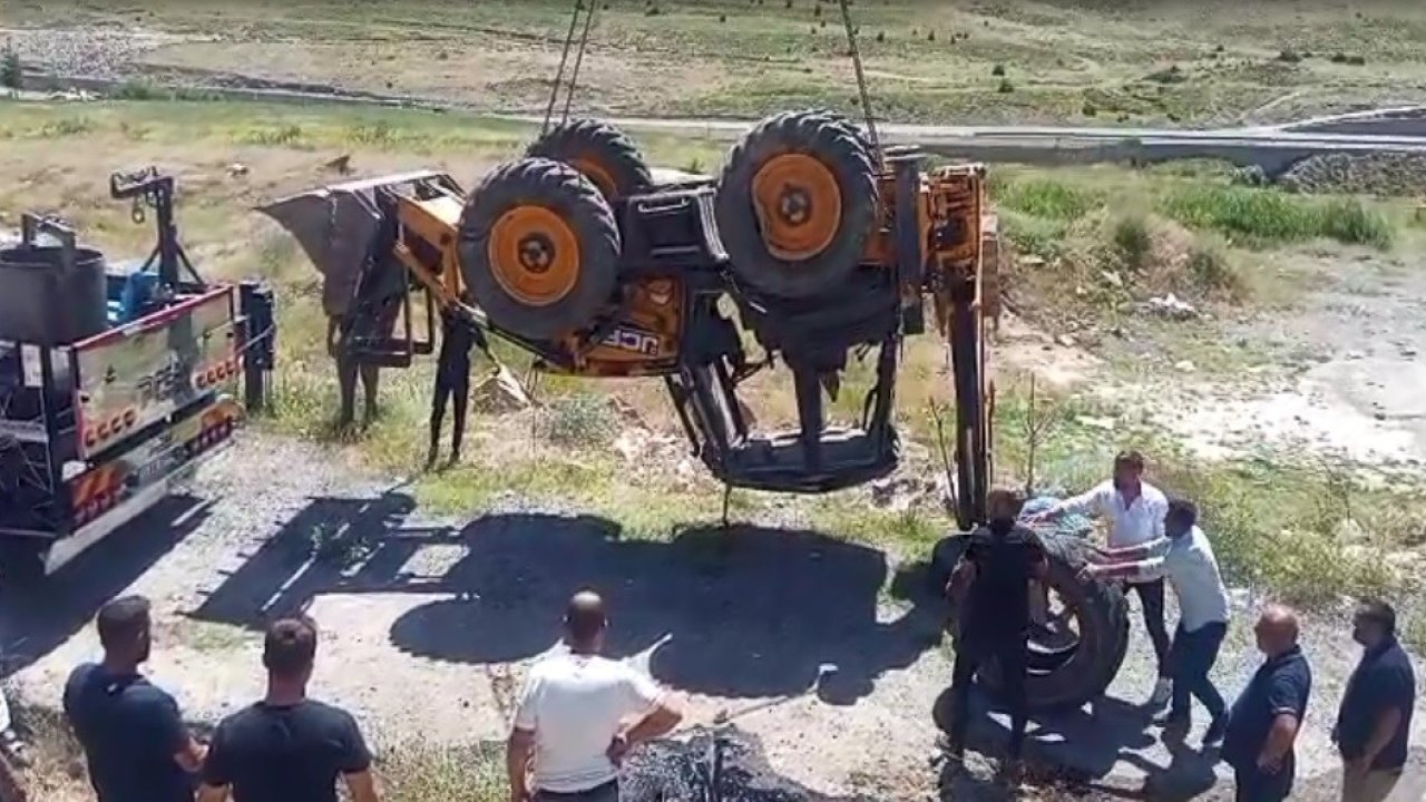 Bitlis'te iş makinesi kazası: Operatör yaralandı