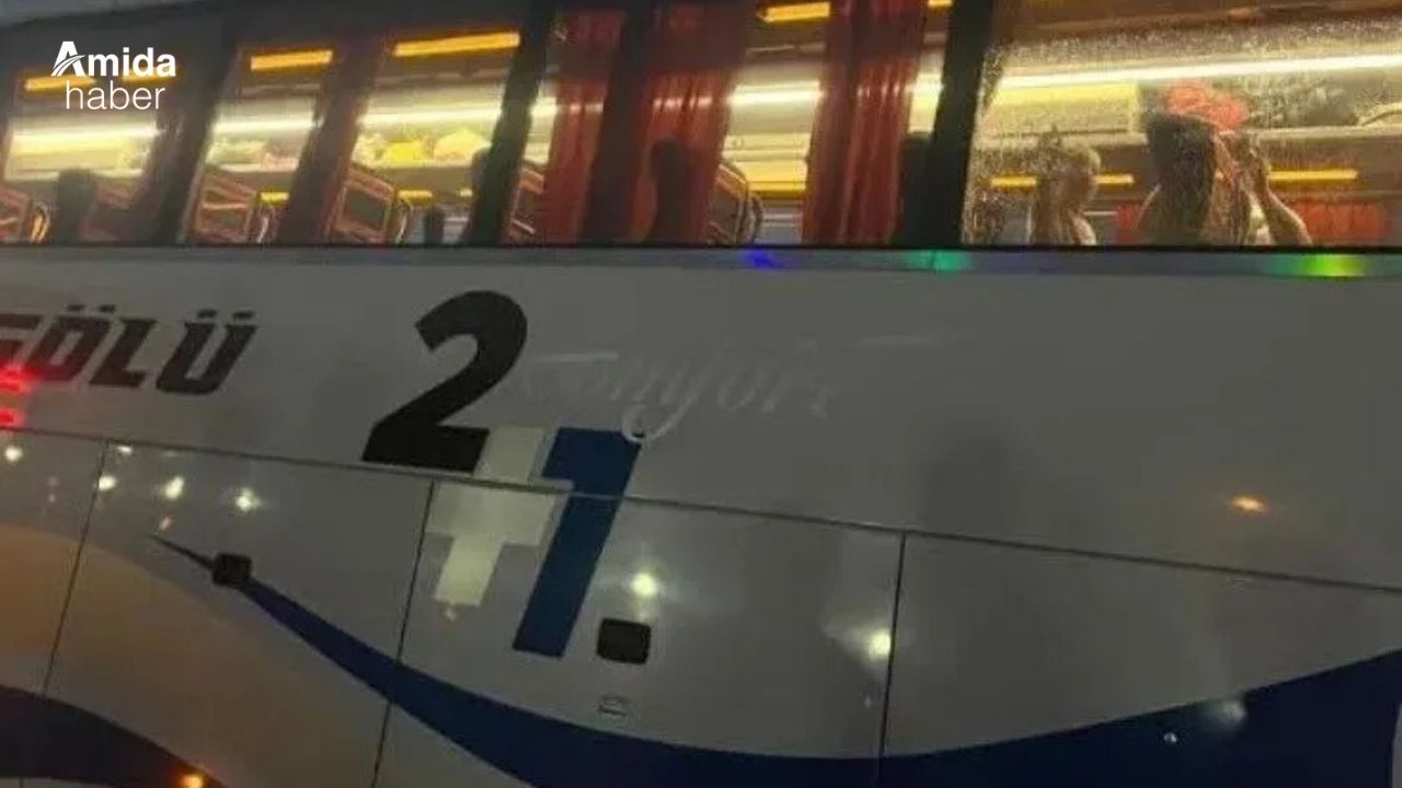 Vanlı yolcuları taşıyan otobüse Elazığ'da taşlı saldırı